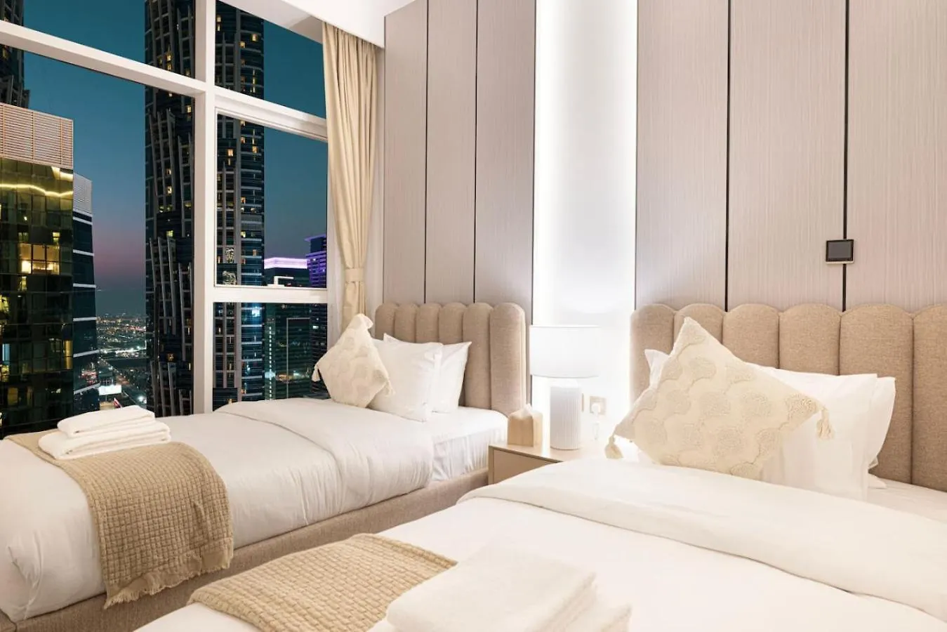 High-Floor Designer Flat - Infinity Pool 2Br 8Pax Appartement Dubai