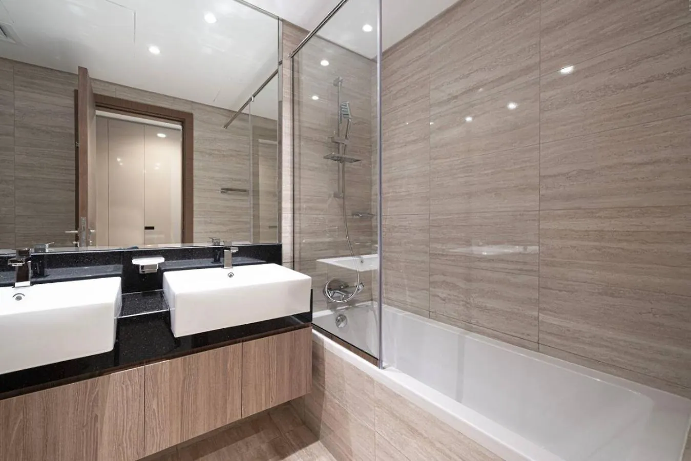 High-Floor Designer Flat - Infinity Pool 2Br 8Pax Appartement Dubai